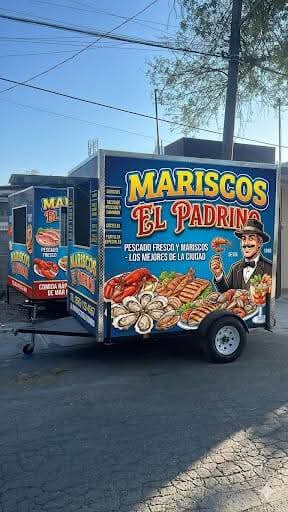 Remolque personalizado y rotulado para negocio de mariscos